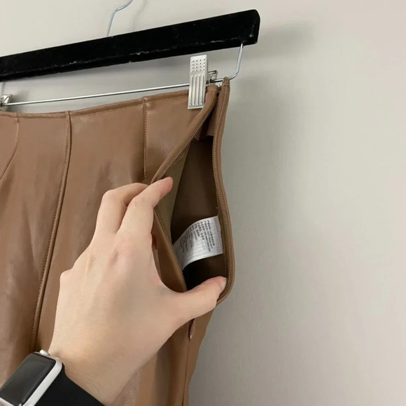 Abercrombie & Fitch Vegan Leather Pull On Leggings in Camel Tan Size Small Long - Picture 7 of 8